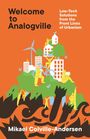Texte: "Welcome to Analogville", "Low-Tech Solutions from the Front Lines of Urbanism", "Mikael Colville-Andersen". Bunte Illustration mit Gebäuden, Bäumen und Menschen.