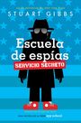 "Escuela de espías: Servicio Secreto" vor blauen Sternen. Silhouette einer Person mit Hut, Mantel und roten Schuhen.