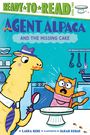 "Agent Alpaca and the Missing Cake" in großer Schrift. Illustration: Ein Alpaka mit Lupe und Katze, überrascht in einer Küche.
