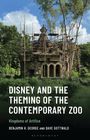 „Disney and the Theming of the Contemporary Zoo.“ Tempelruine mit Bambusgerüst umgeben von üppigem Grün.