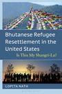 „Bhutanese Refugee Resettlement in the United States: Is This My Shangri-La?“ von Lopita Nath. Menschen vor Sonnenuntergang.