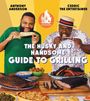 "The Husky and Handsome Guide to Grilling". Zwei Männer essen, umgeben von Grillgerichten. Oberes Logo zeigt eine Flamme.