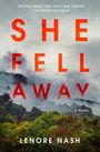 Text: „SHE FELL AWAY“ von Lenore Nash. Nebelverhangene Berge und üppiger Wald im Hintergrund.