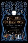 "Perilous Enchantment: The True History of Faeries" von Sarah Clegg. 

Illustration: Feen und königliche Gestalten unter Bäumen, Vögel fliegen.