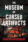 Die Worte "THE MUSEUM OF CURSED ARTIFACTS" und "EVAN SPILIOTOPOULOS" sind auf einem modernen Haus mit rotem Licht.