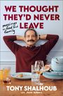 "We Thought They’d Never Leave: Musings on Food and Family. Tony Shalhoub with Josie Adams." Ein Mann lehnt entspannt zurück.
