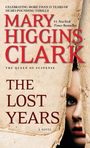"CELEBRATING MORE THAN 35 YEARS OF HEART-POUNDING THRILLS" und "THE LOST YEARS". Ein verborgenes Gesicht hinter zerrissenem Papier.