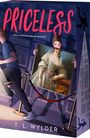 "PRICELESS" und "What's a little heist between frenemies?" stehen oben, darunter eine Frau mit einem Gemälde in Museum.