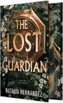 „THE LOST GUARDIAN“ und „Not all that’s lost is forgotten.“ Text vor einem bronzefarbenen Kompass, umgeben von Blättern und Blüten.
