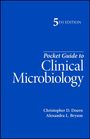 5th Edition, Pocket Guide to Clinical Microbiology von Christopher D. Doern und Alexandra L. Bryson, blauer Hintergrund.