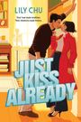 In großen Buchstaben steht "JUST KISS ALREADY". Ein Paar in moderner Kleidung steht sich nah in einer Bibliothek.