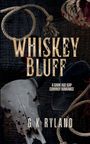 „WHISKEY BLUFF“, „A DARK AGE GAP COWBOY ROMANCE“; ein Schädel und Seile mit Blutspritzern.