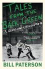 "Tales from the Back Green: A Glasgow Childhood" von Bill Paterson. Schwarz-weißes Foto spielender Kinder.