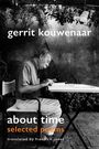 Texte: gerrit kouwenaar, about time, selected poems, translated by francis r jones.  
Ein älterer Mann schreibt im Freien.