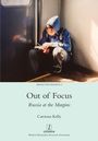 SELECTED ESSAYS 8, Out of Focus, Russia at the Margins, Catriona Kelly. Person in blauer Kapuze liest sitzend.