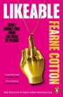 LIKEABLE, FEARNE COTTON. Goldenes Hand-Medaillon zeigt Mittelfinger. Pinker Hintergrund, Zitate von PALOMA FAITH und EMMA GANNON.