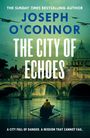 Text: "Joseph O'Connor. The City of Echoes. A city full of danger. A mission that cannot fail." Illustration von Brücke, Dom und Boot.