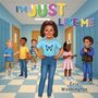 Titel: "I'M JUST LIKE ME". Illustration: Ein Mädchen in Schulturnhalle mit Freunden, blaues Shirt mit Schmetterling. Erin Washington.