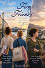 Text: "Firm Friends. Three friends. Three dreams. Three different paths." Links Brighton, rechts Natur und Haus. Drei Frauen.