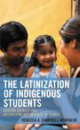 "The Latinization of Indigenous Students" von Rebecca A. Campbell-Montalvo. Eine Familie lächelt miteinander.