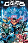 „Dark Crisis Omnibus“. Illustration von Superhelden in Aktion mit Superman zentral.