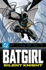 Oben "DC FINEST", unten "BATGIRL SILENT KNIGHT". Illustration: Batgirl schwingt durch eine Stadt mit blauen Tönen.