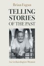 "Brian Fagan: TELLING STORIES OF THE PAST - An Archaeologist's Memoir." Schwarzweißfoto eines Mannes hinter einem Zaun.