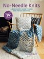 "No-Needle Knits: A Beginner’s Guide to Arm and Finger Knitting" zeigt Stuhl mit Decke und gemusterten Kissen.