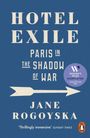Text: „HOTEL EXILE“, „PARIS IN THE SHADOW OF WAR“, „JANE ROGOYSKA“. Blaues Cover mit Pfeil und rundem Logo.