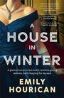 „A House in Winter“ von Emily Hourican. Eine elegante Frau in einem dunkelblauen Kleid und Schmuck.