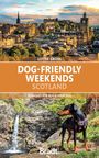 Text in großen Buchstaben: "DOG-FRIENDLY WEEKENDS SCOTLAND". Oben Edinburgh-Ansicht, unten ein Hund vor einem Wasserfall.