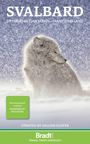 "SVALBARD: Spitsbergen, Jan Mayen, Franz Josef Land. Empfohlen von Wanderlust Magazine. Ein arktischer Fuchs im Schneesturm."
