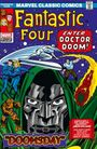 „Fantastic Four: Enter... Doctor Doom!“, „Doomsday!“, Helden fliegen um Doktor Dooms Gesicht im Weltraum. Comic-Stil.