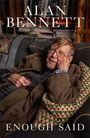 Text: "Alan Bennett", "Enough Said". Ein älterer Mann in Lesestuhl, entspannt, lächelnd, mit Büchern im Hintergrund.