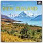 16-Month 2027 Calendar, New Zealand. Landschaft mit schneebedeckten Bergen, blauem See und grüner Vegetation.