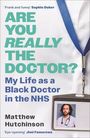 "Are You Really The Doctor? My Life as a Black Doctor in the NHS" von Matthew Hutchinson. Arztkittel mit Namensschild.