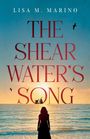 Oben steht "LISA M. MARINO". Titel: "THE SHEARWATER'S SONG". Silhouette einer Frau am Meer bei Sonnenuntergang.