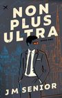 "NON PLUS ULTRA, Book One, JM Senior." Ein Mann im Anzug, Stadt-Silhouetten im Hintergrund, ein Flugzeug am Himmel.
