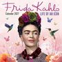"Frida Kahlo Calendar 2027 Life of an Icon" steht in stilvoller Schrift. Farbenfrohe Blumen, Vögel und Schmetterlinge umgeben ein Porträt von Frida Kahlo.