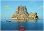 Text: "IBIZA + Formentera", "2027", "CASARES EDITION". Ein Segelboot vor einem großen Felsen im Meer.