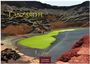 Text "Lanzarote", "2027", "CASARES EDITION". Vulkanlandschaft mit grünem See und schwarzem Sand.