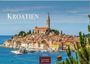 Text "KROATIEN", darunter "2027", und ein Logo "CASARES EDITION". Ansicht: Küstenstadt mit Kirche und Hafen.