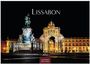 Text: "Lissabon", "2027", "Casares Edition". Ein beleuchtetes Monument mit Reiterstatue und Triumphbogen bei Nacht.