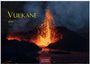 „Vulkane 2027“ in Gelb, darunter „CASARES EDITION“. Im Hintergrund ein ausbrechender Vulkan mit fließender Lava.