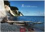 Rügen/Hiddensee. Casares Edition. Ein Strand mit Kreidefelsen, blauem Meer und einem Baumstamm im Vordergrund.