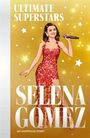 "ULTIMATE SUPERSTARS", "SELENA GOMEZ", "AN UNOFFICIAL STORY". Illustration: Frau in rotem Kleid mit Mikrofon, goldener Hintergrund.
