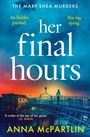 Text: "THE MARY SHEA MURDERS", "As Dublin partied.", "She lay dying.", "her final hours", "A writer at the top of her game", "ANNA McPARTLIN". 
Illustration: Person auf einer Brücke, Himmel in Blau- und Rottönen.