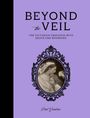„BEYOND the VEIL: THE VICTORIAN OBSESSION WITH DEATH AND MOURNING.“ Paul Gambino. Ovalbild von Frau mit Kind umrundet von Ornament.