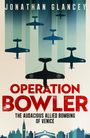 "Operation Bowler" steht in roter Schrift, darüber fliegende Propellerflugzeuge, darunter Silhouetten einer Stadt mit Brücken.