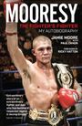Titel: "Mooresy, The Fighter's Fighter". Autobiografie von Jamie Moore. Vorwort von Ricky Hatton. Boxer hebt triumphierend den Arm.